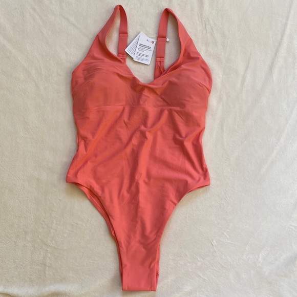 lululemon Waterside V-Neck Skimpy-Fit One-Piece Swimsuit Size 8 NWT - Picture 3 of 5